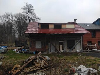 Rodinný dům s pozemky a spoluvl. podíl 1/2 pozemku 1986/10 v - 12