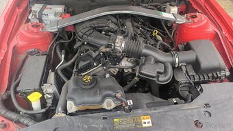 Ford Mustang 3.7 kabriolet rok 2012 - 12