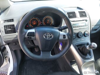 Toyota Auris 1.4 D-4D m.2013 jen 159000km - 12
