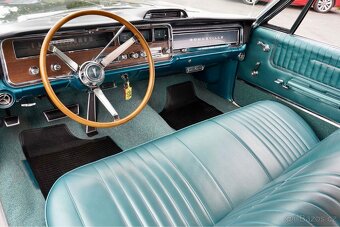 1966 Pontiac Bonneville Coupe - 12