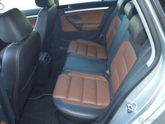VW Golf 6 combi 2,0 103 kw Panorama Kůže Highline - 12