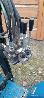 Malotraktor s čelním nakladačem - 12