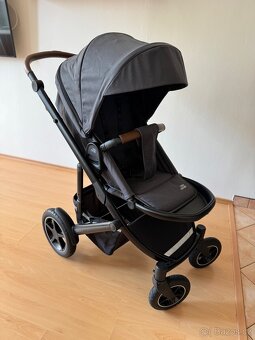Britax Römer Smile 4 + autosedačka Baby-Safe Core 2023 - 12