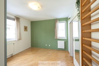 Prodej světlého 2+kk 54m2 s garážovým stáním , 2x sklepem, v - 12