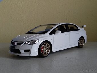 Modely aut 1/18 (Redukce sbírky) - 12