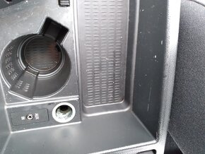 BMW 320i 110kW KLIMA - 12