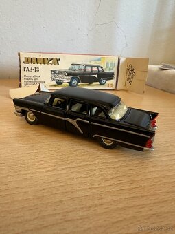 Starý kovový model USSR ČAJKA 1:43 - 12