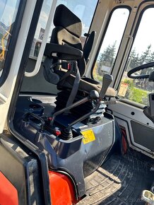 Kolový nakladač Kubota R520 - 12
