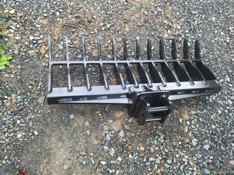 Příslušenství k minibagrum,lžíce prosevacky, hrabě - 12