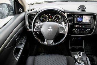 Mitsubishi Outlander 2.0 PHEV 4WD (2013) - 12