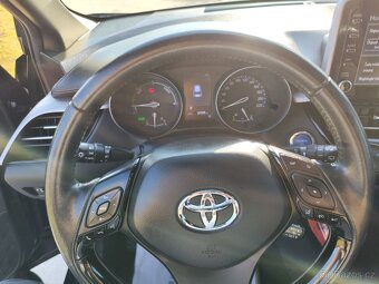 Toyota C-HR 1.8 Hybrid E-CVT rok 2021 - 12
