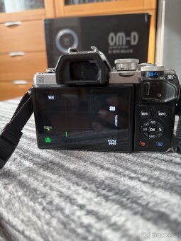 Olympus E-M10 Mark III - 12