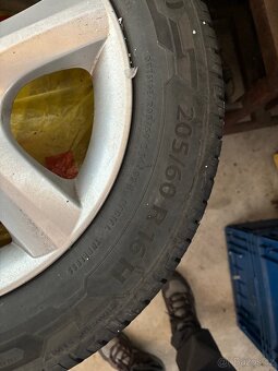 Kola Suzuki SX4 a Barum Bravuris 5HM 205/60 R16 92H2 - 12