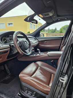BMW 550i GT – V8, INDIVIDUAL, LASER SVĚTLA, MAX VÝBAVA - 12