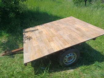 Pojízdný  zateplený kurník s koulí za auto. - 12