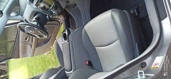 Toyota Prius V hybrid  2017 - 12