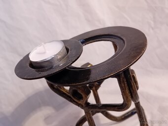 KOVANÉ, SVAŘOVANÉ STOJÁNKY NA SVÍČKY - ZARÁŽKY NA KNIHY - 12