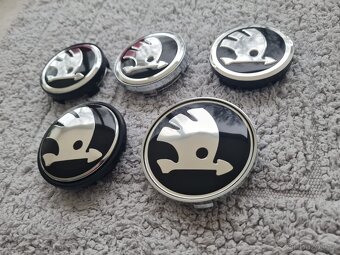 Stredové krytky - pukličky kolies ŠKODA / VRS - 12