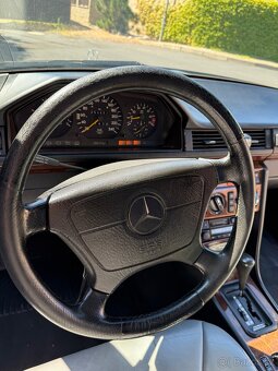 Mercedes-Benz C124 Coupé - 12