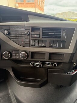 Prodám Tahač lowdeck Volvo FH460 r.v 10/2016 najeto 697000Km - 12