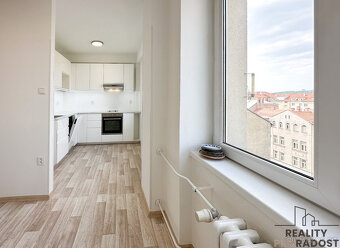 Pronájem bytu 3+kk /67 m2) s terasou (9 m2), ul. Dělnická, P - 12
