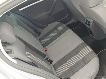 VW Golf 5 1.6i 75kw -málo najeto - 12