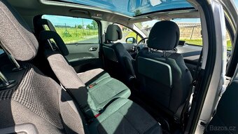 PEUGEOT 5008 2.0 HDi 7míst - 12