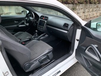 Volkswagen Scirocco 1.4 TSi 90 kw najeto 175 tis.km - 12