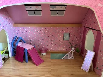 Dřevěný domeček pro panenky Playtive - 12