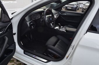 BMW Řada 5, 530e/xDrive/H&K/Skladem - 12