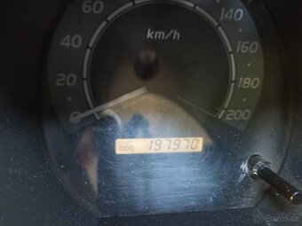 Toyota Hilux 2.5 D-4D - 12