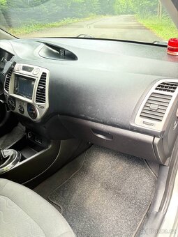 Hyundai i20, r. 2010, 1.2i – spolehlivý a úsporný vůz - 12