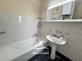 Pronájem prostorného  bytu, s balkonem a krbem-  2+1, 102 m2 - 12