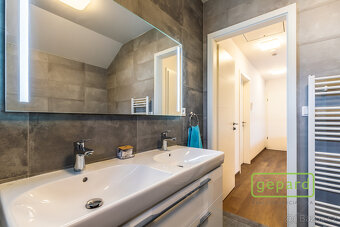 Prodej rodinného domu 182 m2, pozemek 1079 m2 - 12