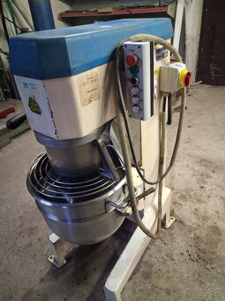 Prodám robot, hnětač 40L, lze řadit rychlosti za provozu - 12