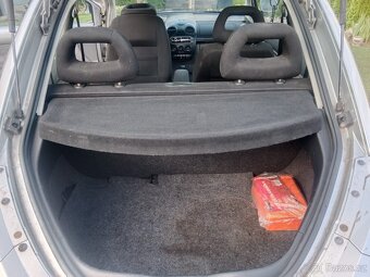 Volkswagen New Beetle - 12