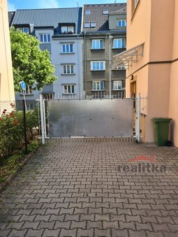 Pronájem velkého bytu 2+kk, 80m2 se zahradou, garáží a bazén - 12