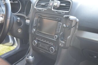 VW Golf 6 combi 2,0 103 kw Panorama Kůže Highline - 12