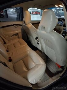 Volvo S80 V8 4.4i - 12