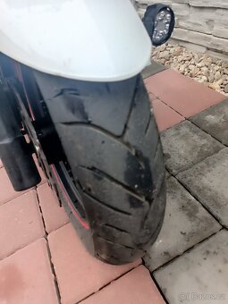 Maxiskútr Kymco Downtown 125 - 12