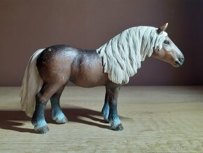 SCHLEICH Koně  SBĚRATELSKĒ FIGURKY 104 - 12