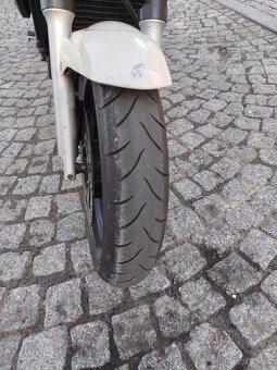 Yamaha XJ6 - 12