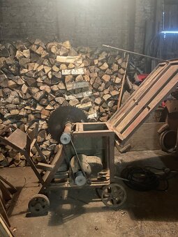 Kolebková pila,cirkulárka s pracovním stolem na řezání klád - 12