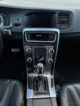 Volvo V60 2.4D6 R-Design plug-in Hybrid, 208kw - 12