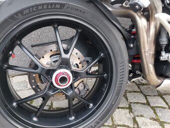 Triumph Speed triple 1050 - 12