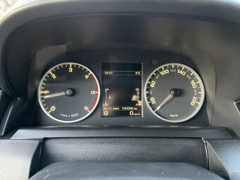 Land Rover Discovery 4 3.0D 7MÍST TAŽNÉ KŮŽE 4x4 - 12