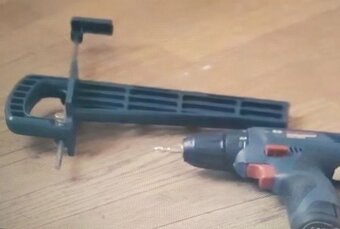Magnetický přípravek pro vrtání pojezdů šuplíků do skříněk - 12