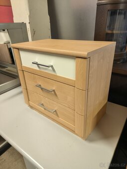 Bytový nábytek, skříně, stoly, komody , doplňky - 12