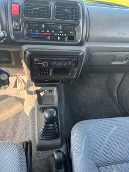 Prodám Suzuki Jimny 4x4 1,3 benz 60 KW modrl 2001 - 12