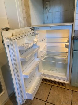 Moderní kuchyňská linka se spotřebiči - 12